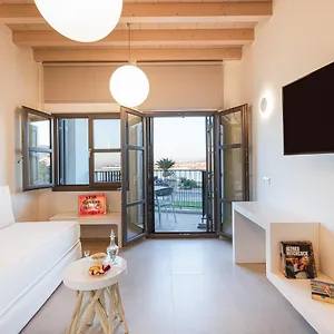 V77 Seafront Apartment